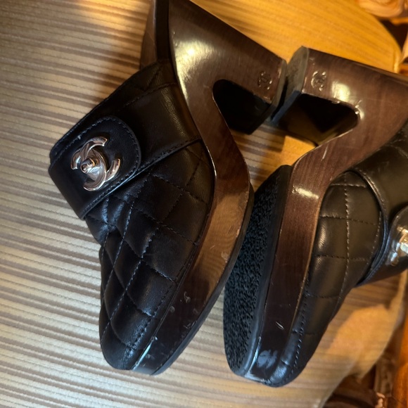 Worn Chanel clogs some scuffs - Picture 5 of 10